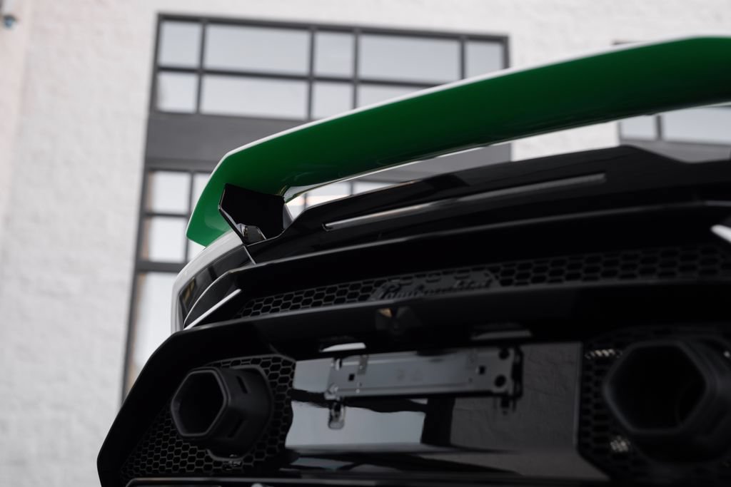 Used 2023 Lamborghini Huracan Tecnica RWD image 11