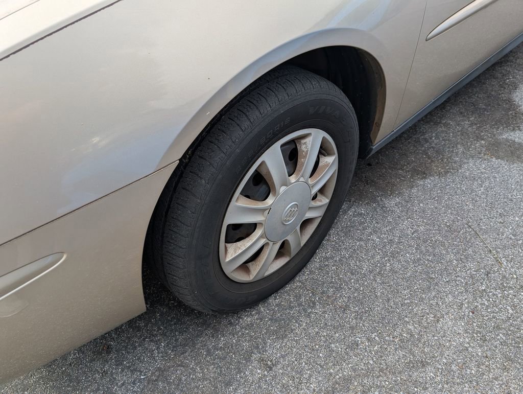 Used 2005 Buick LaCrosse CX image 6