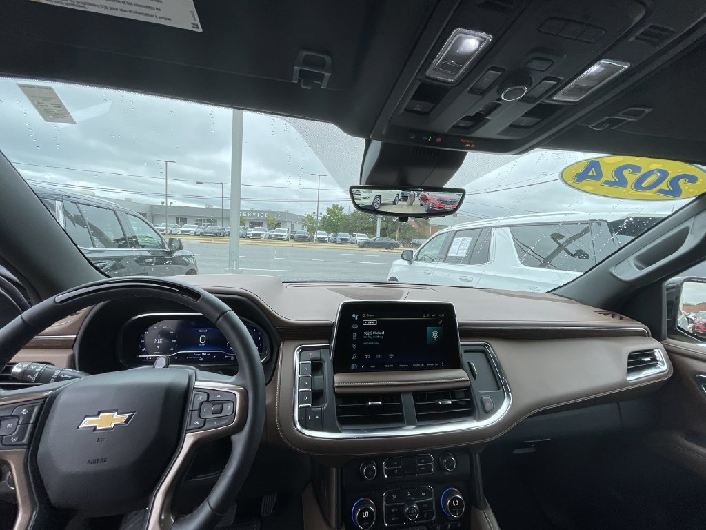 Used 2024 Chevrolet Suburban High Country w/ Advanced Technology Package AWD/4WD image 11