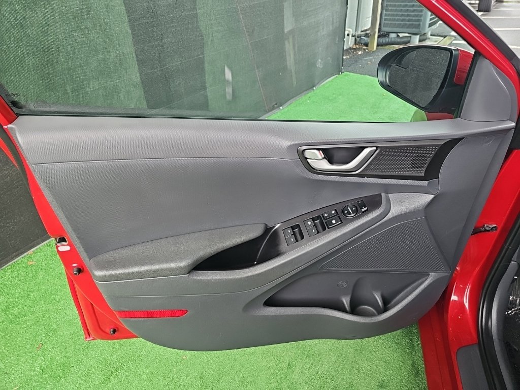 Used 2019 Hyundai Ioniq Blue FWD image 31