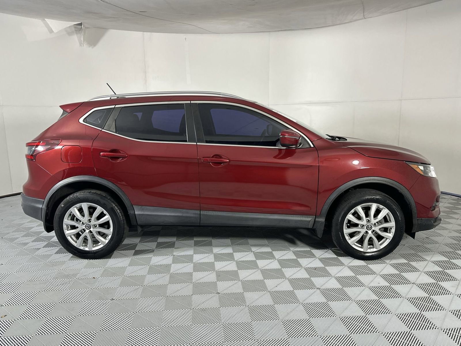 Used 2020 Nissan Rogue Sport SV FWD image 9