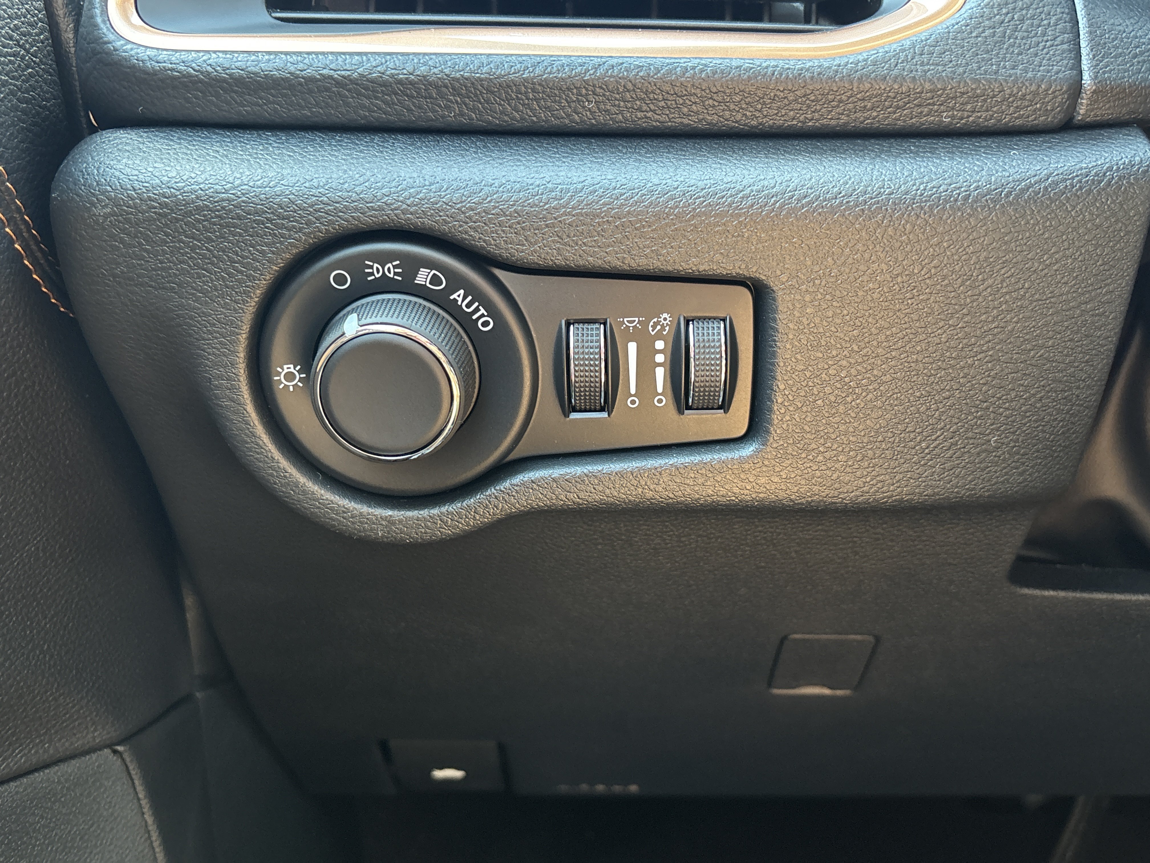 New 2027 Chrysler Pacifica Pinnacle FWD image 35