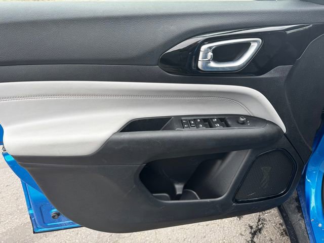 Certified 2025 Jeep Compass Limited image 21