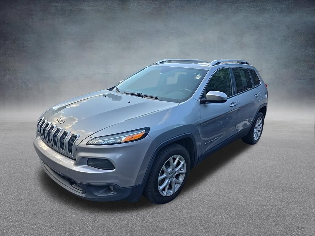 Used 2017 Jeep Cherokee Latitude FWD image 4