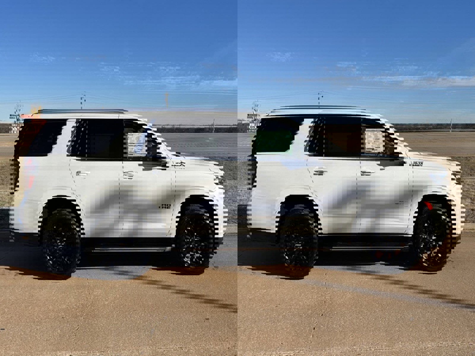 Used 2023 Chevrolet Tahoe High Country image 2