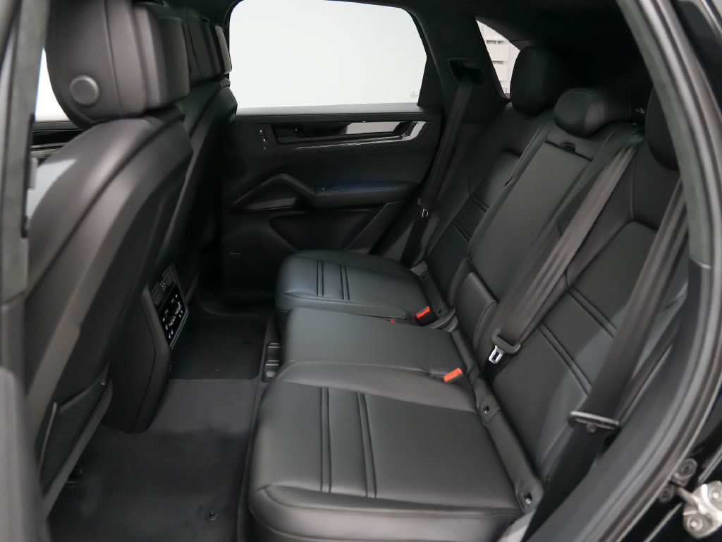 New 2026 Porsche Cayenne GTS AWD/4WD image 18