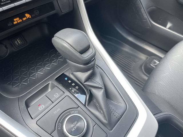 Used 2025 Toyota RAV4 XLE AWD/4WD image 32