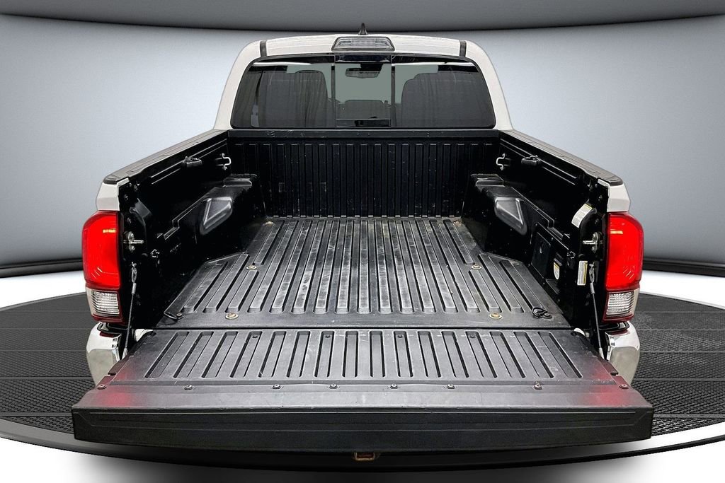 Used 2019 Toyota Tacoma TRD Off-Road AWD/4WD image 7