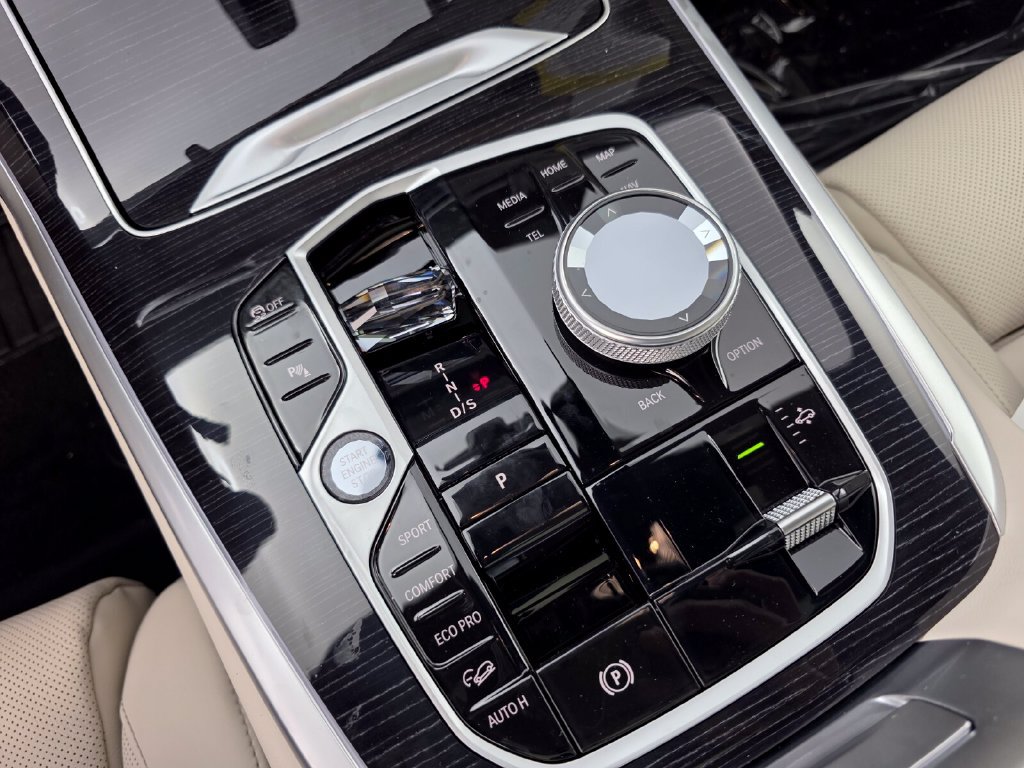 New 2027 BMW X7 M60i AWD/4WD image 16