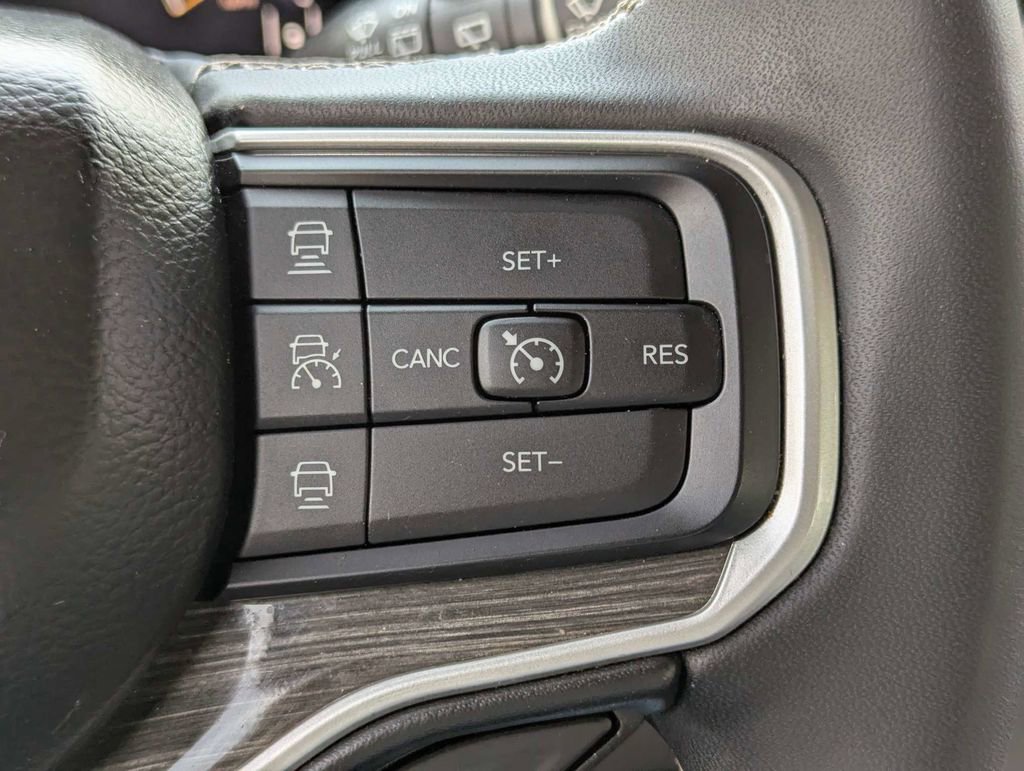 Used 2022 Jeep Wagoneer Series II w/ Premium Group I AWD/4WD image 29