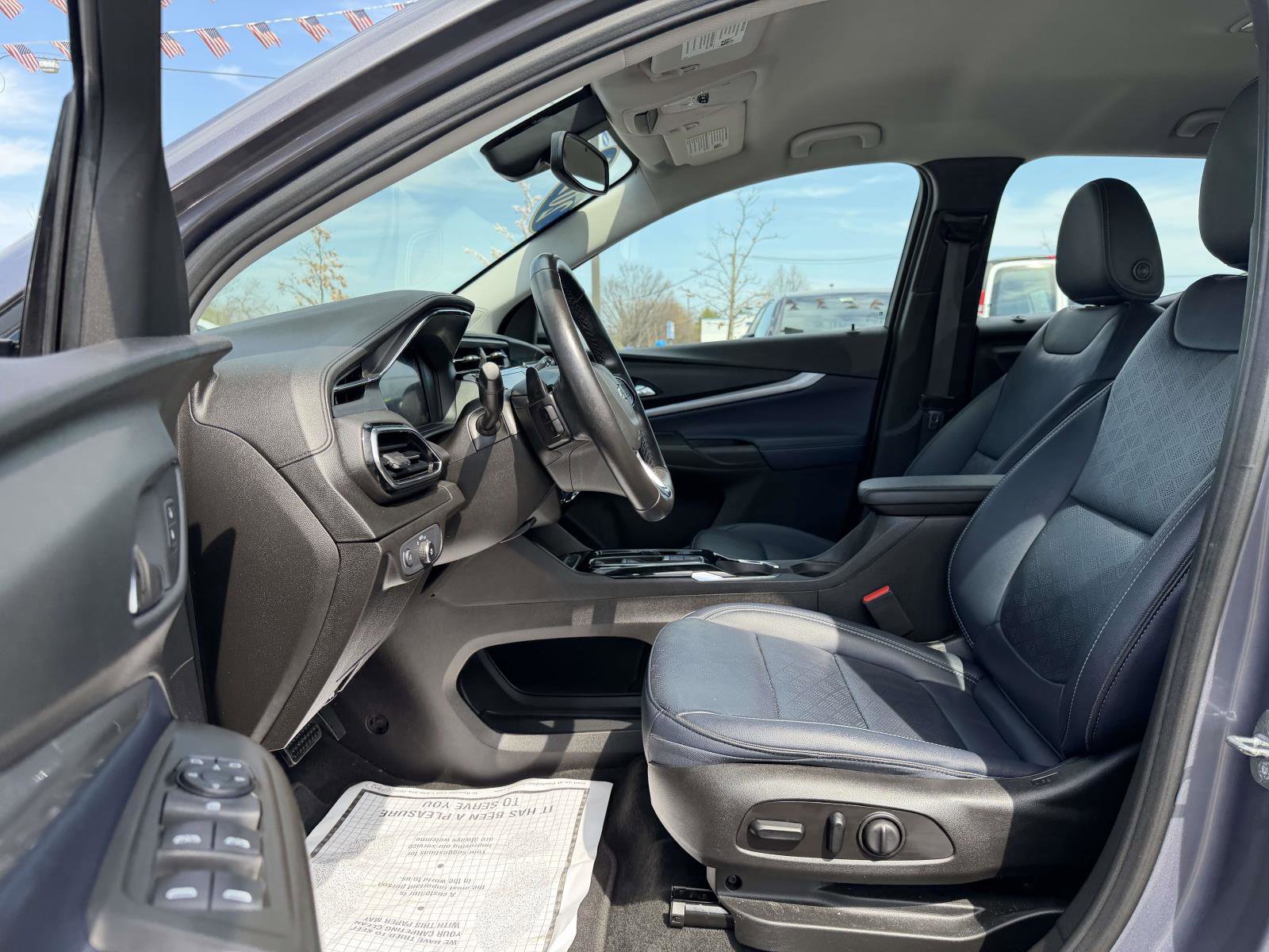 Certified 2022 Chevrolet Bolt EUV LT w/ Convenience Package image 8