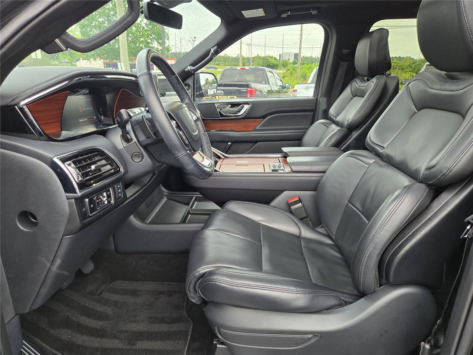 Used 2024 Lincoln Navigator Premiere AWD/4WD image 25