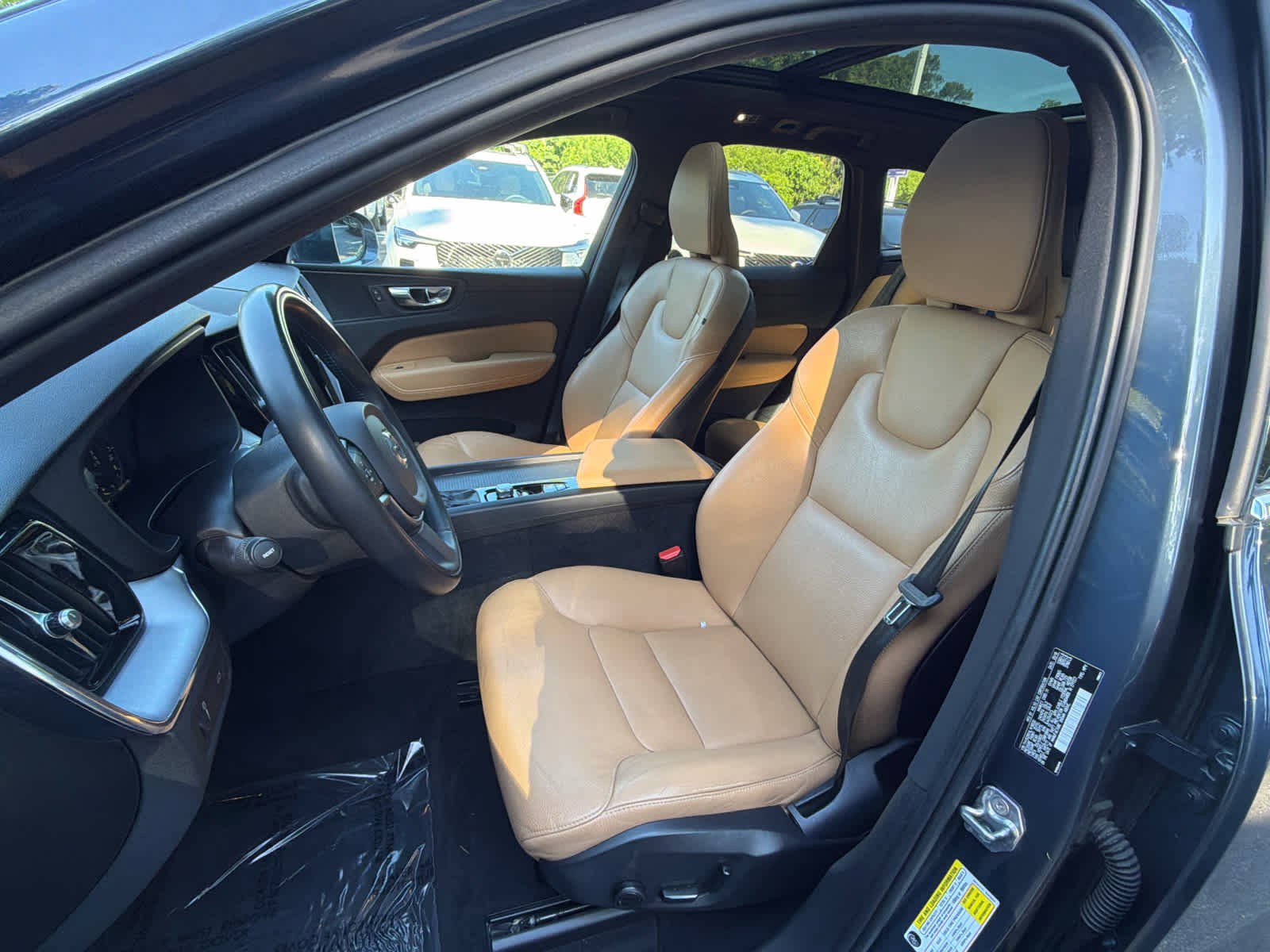 Used 2020 Volvo XC60 T5 Momentum AWD/4WD image 26