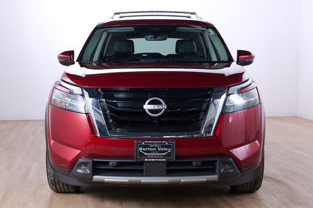 Used 2024 Nissan Pathfinder SL w/ SL Premium Package image 2
