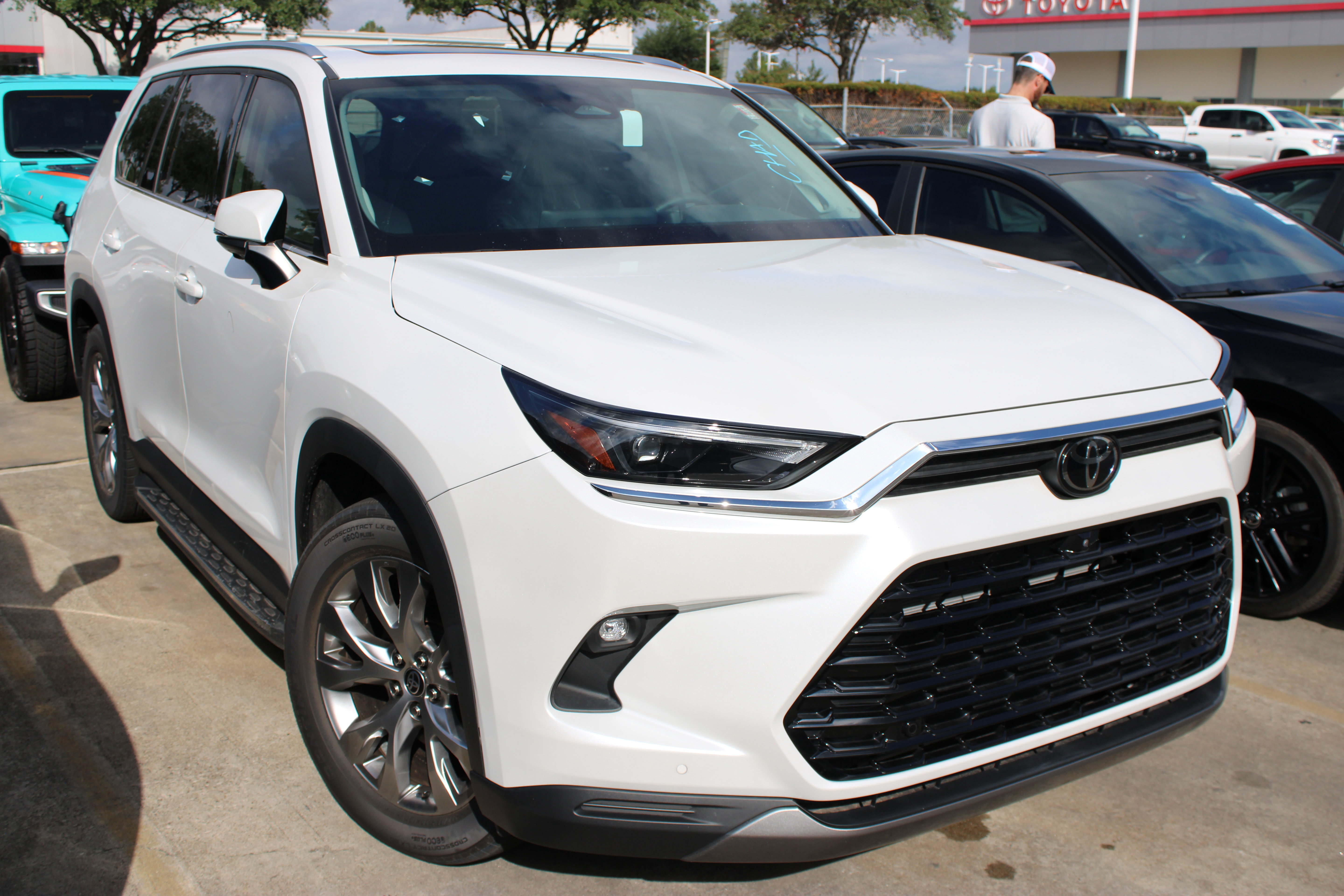 Used 2025 Toyota Grand Highlander FWD image 2
