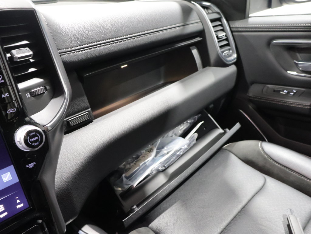 Used 2025 RAM 1500 Laramie w/ Sport Appearance Package AWD/4WD image 28