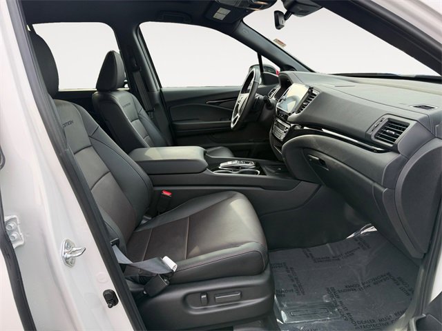 Used 2025 Honda Ridgeline Black Edition image 14