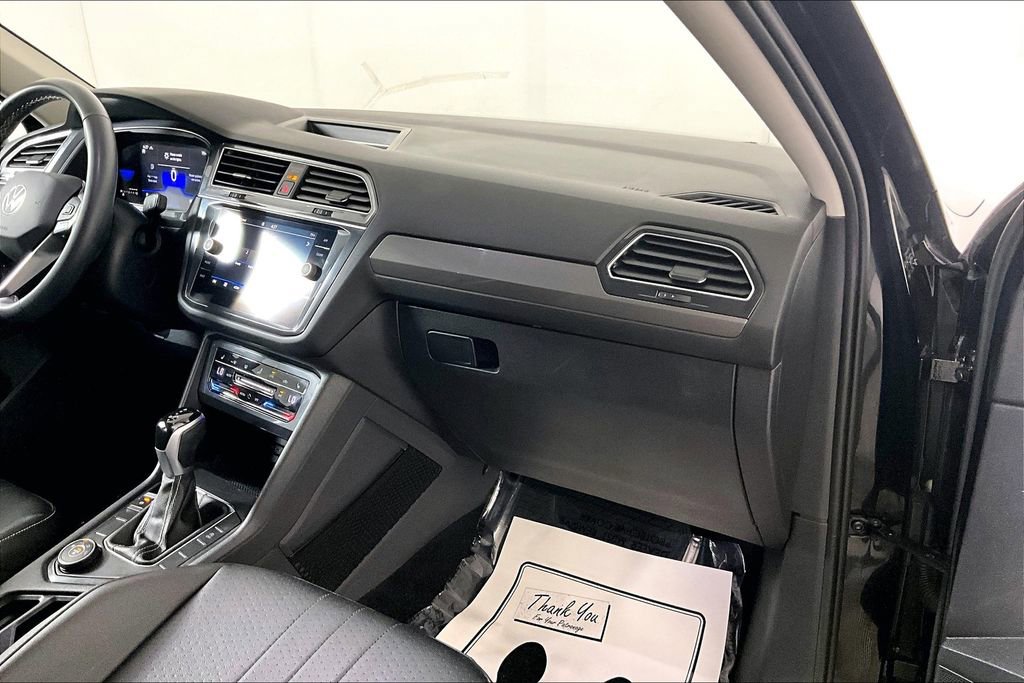 Used 2022 Volkswagen Tiguan SE image 16