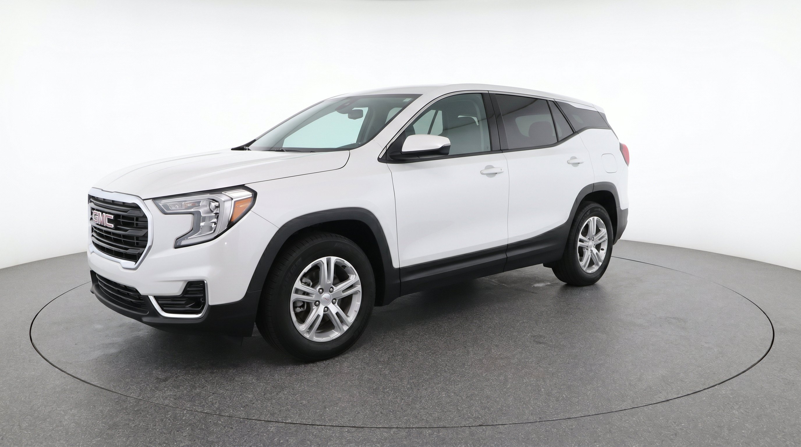 Used 2024 GMC Terrain SLE FWD image 3