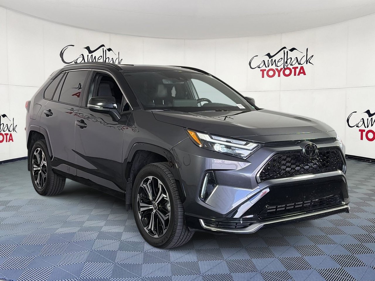 Used 2025 Toyota RAV4 XSE AWD/4WD image 3