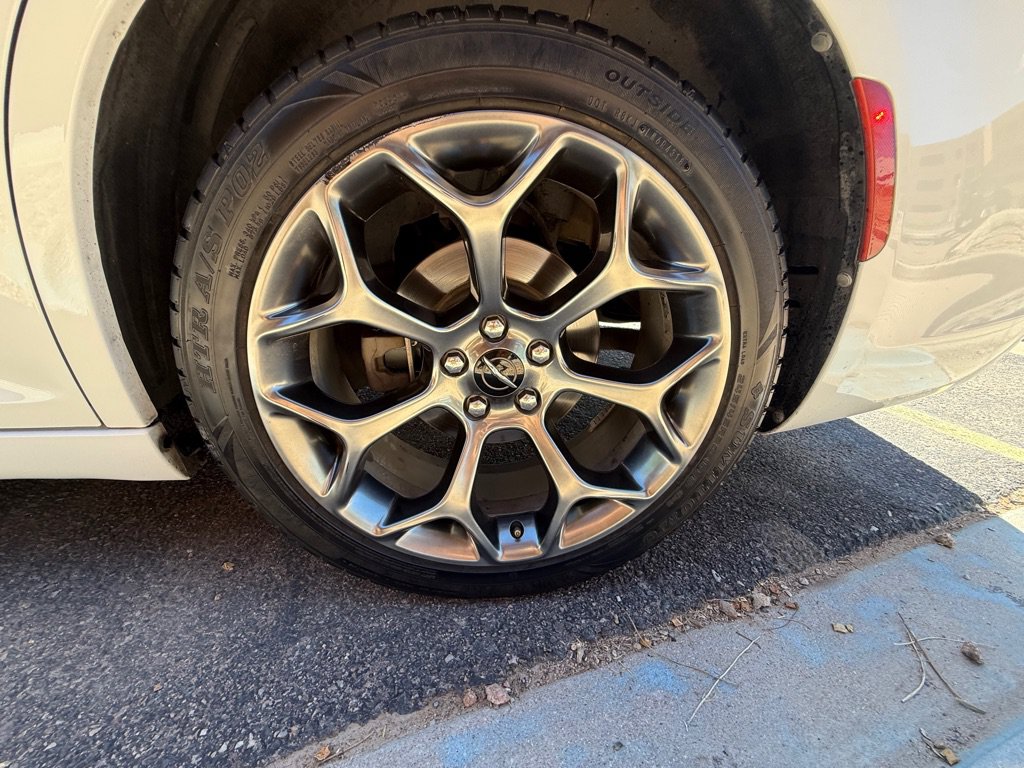 Used 2018 Chrysler 300 Touring w/ Sport Appearance Package RWD image 4