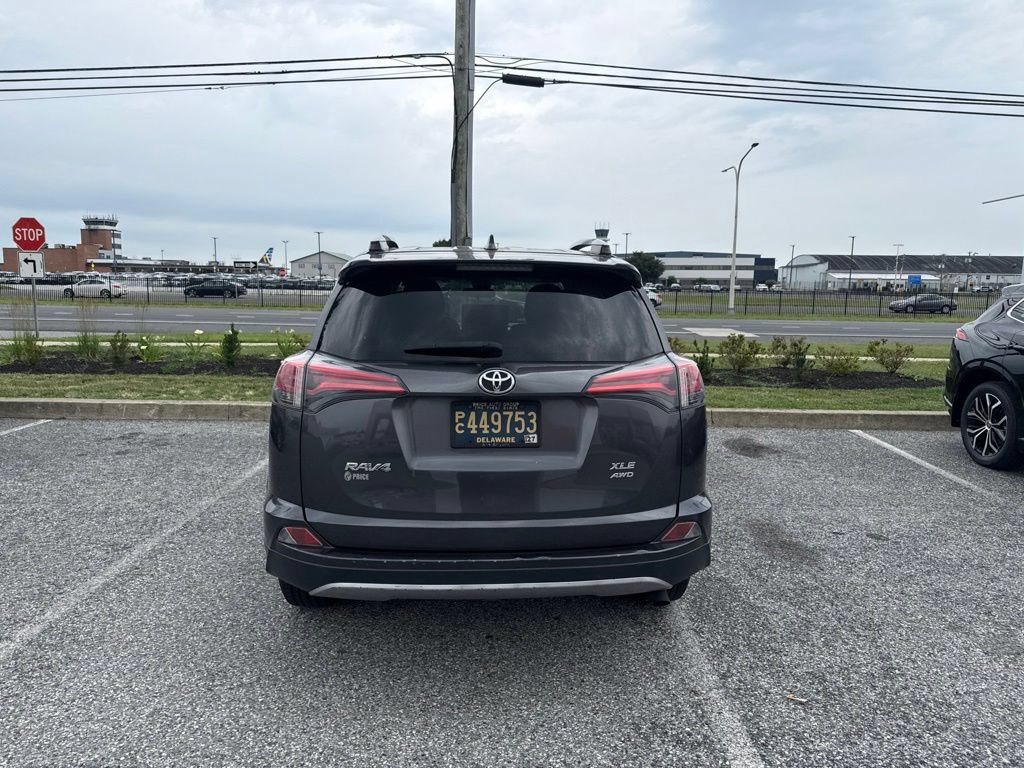 Used 2018 Toyota RAV4 XLE AWD/4WD image 6