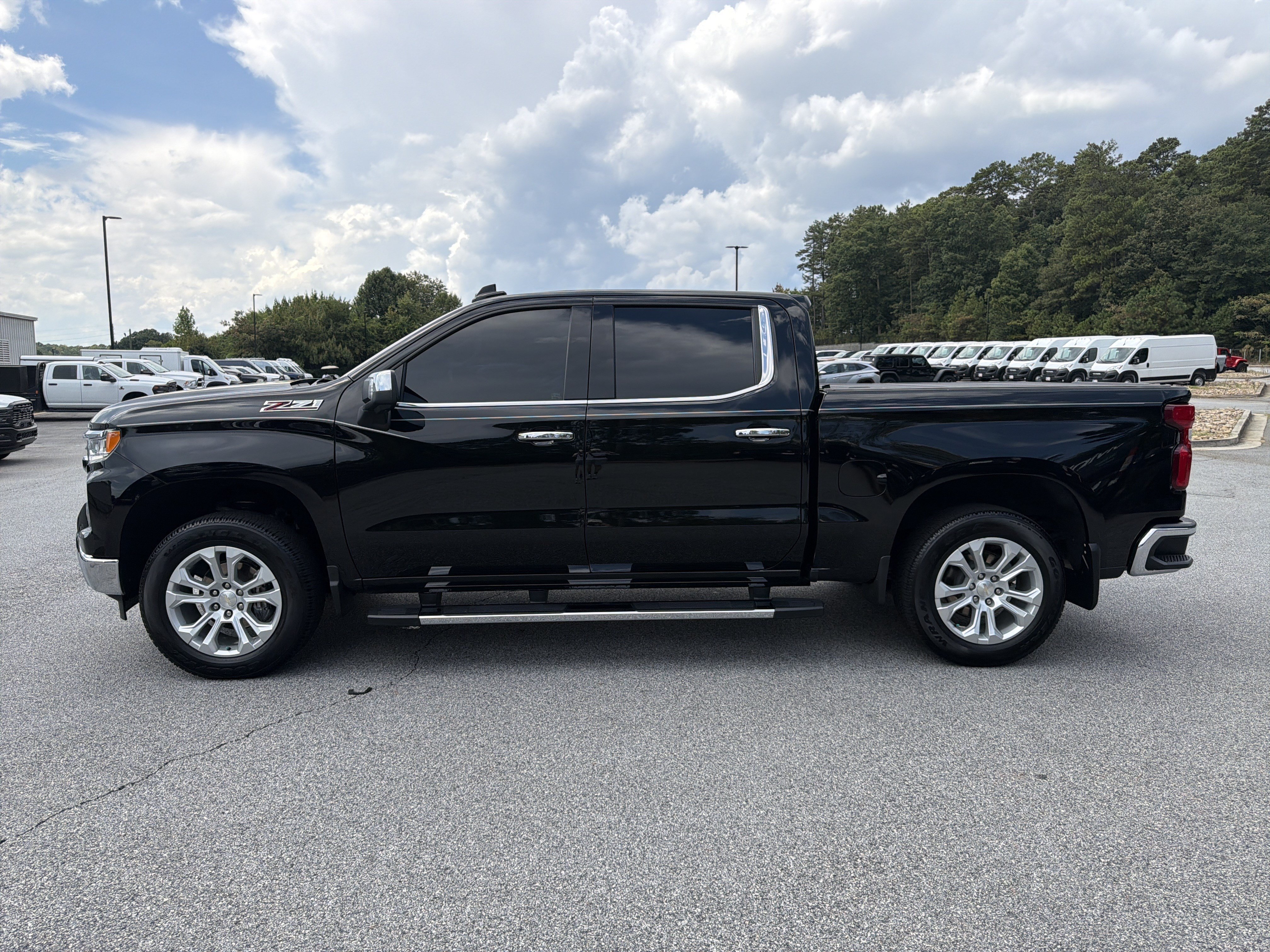 Used 2022 Chevrolet Silverado 1500 LTZ w/ Technology Package AWD/4WD image 4