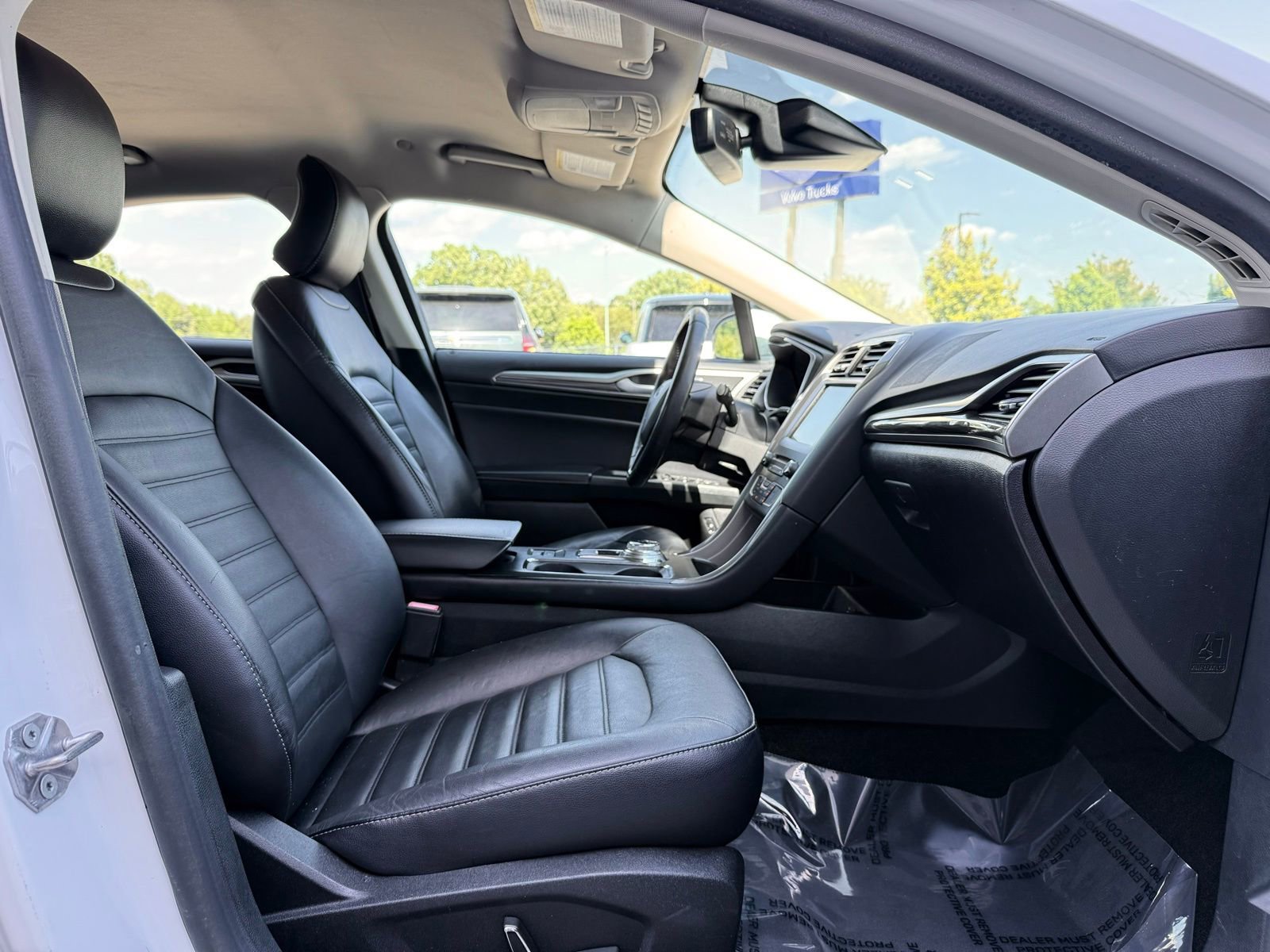 Used 2018 Ford Fusion SE w/ Equipment Group 602A FWD image 15