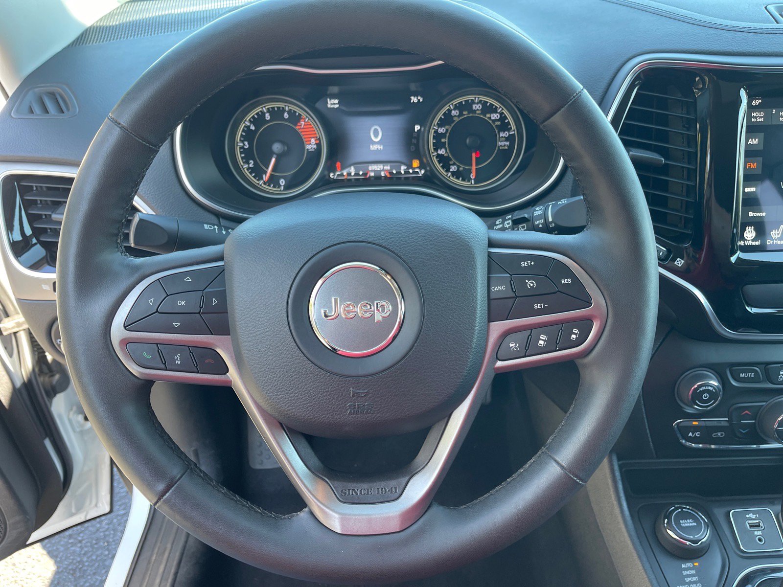 Used 2022 Jeep Cherokee Limited AWD/4WD image 7
