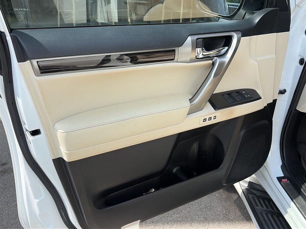 Used 2023 Lexus GX 460 Premium w/ Premium Package image 10
