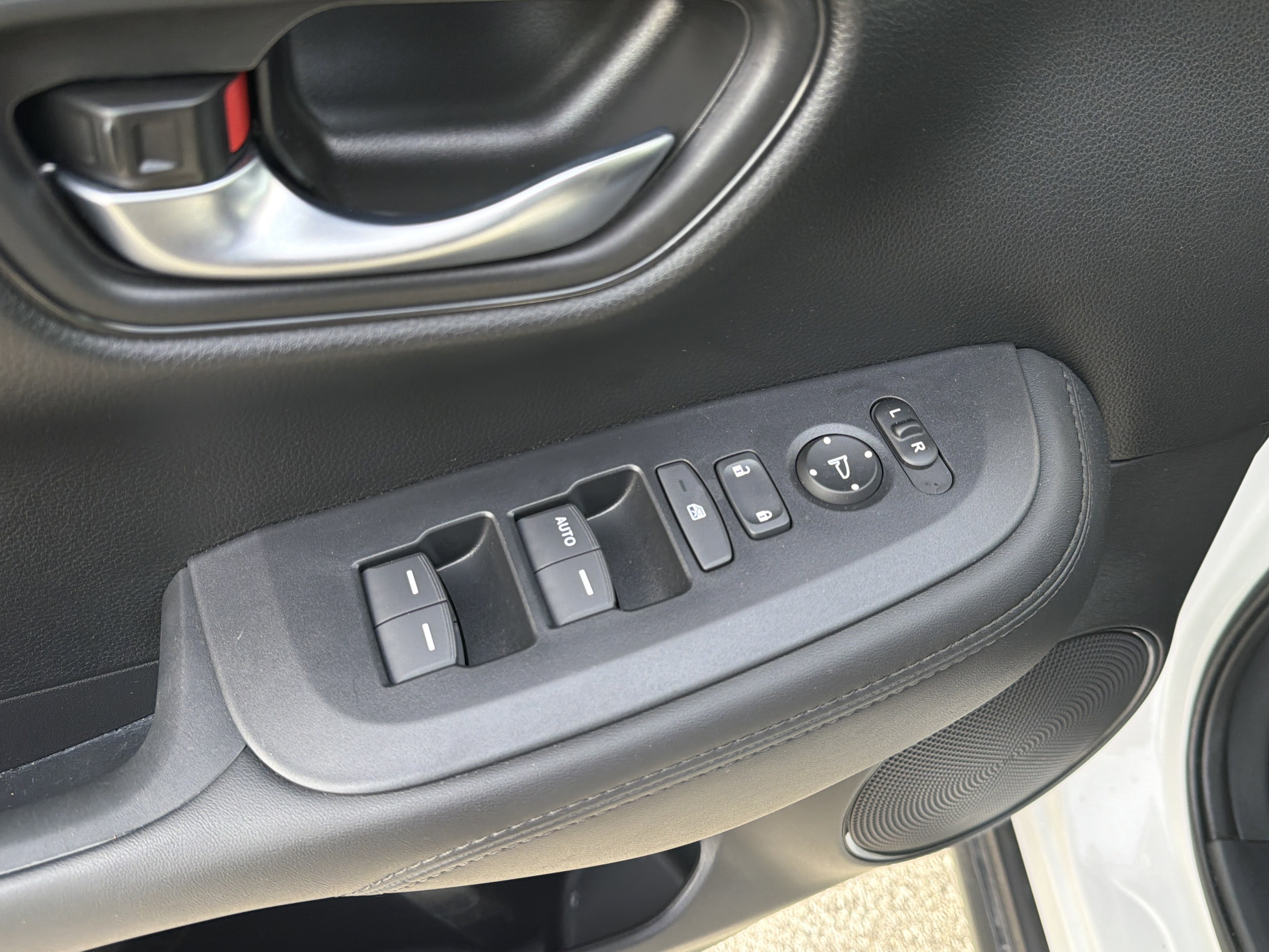 Used 2026 Honda HR-V LX image 10