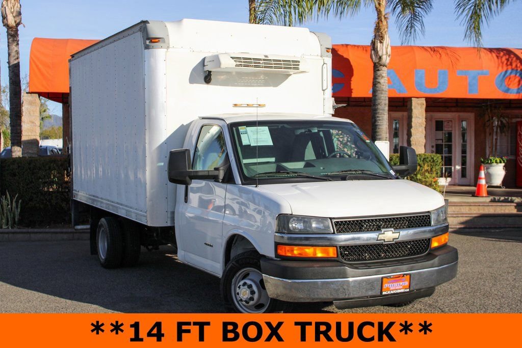 Used 2016 Chevrolet Express 4500 w/ Chrome Appearance Package RWD image 2