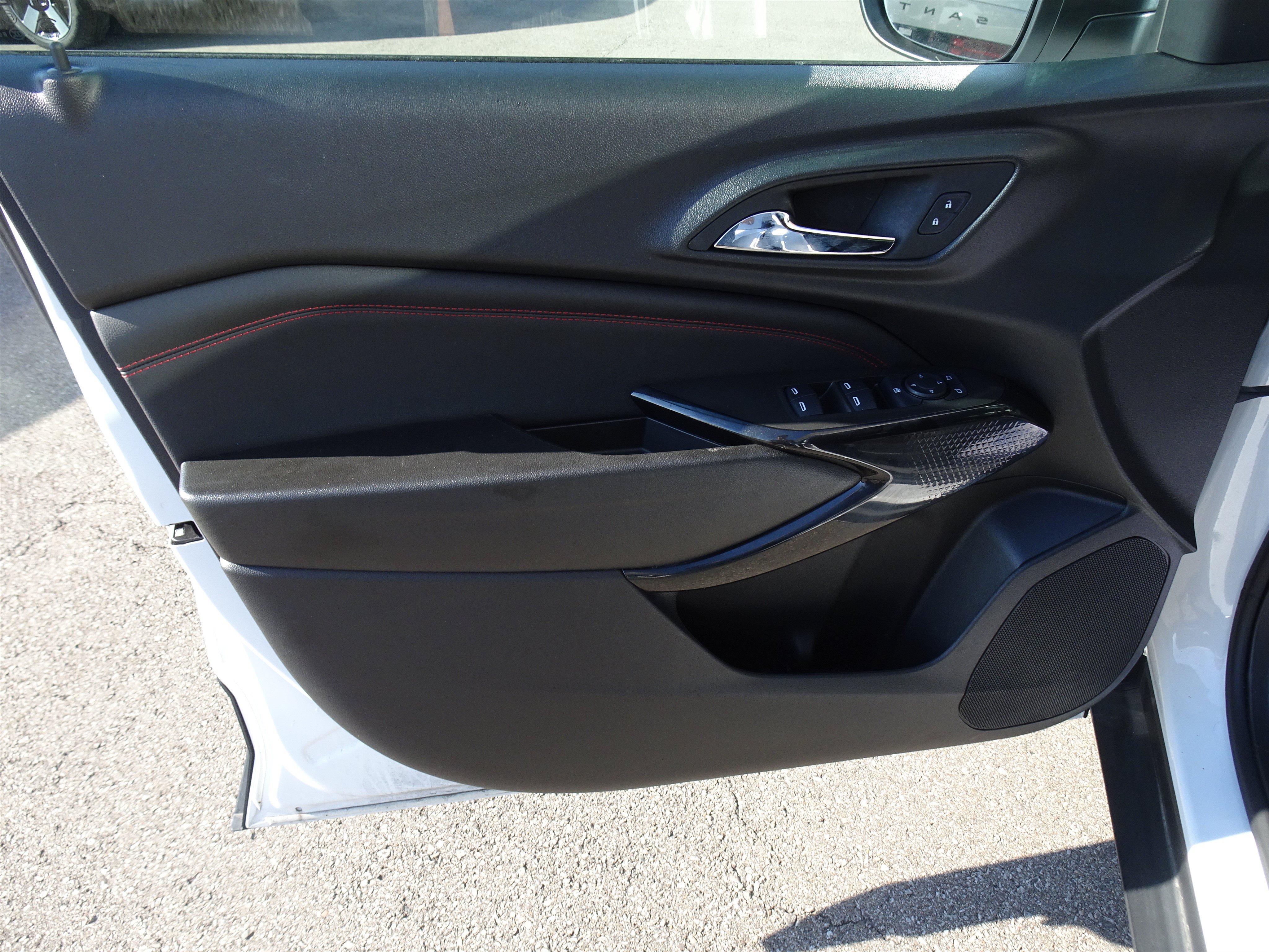 Used 2025 Chevrolet Trax RS w/ Driver Confidence Package FWD image 12
