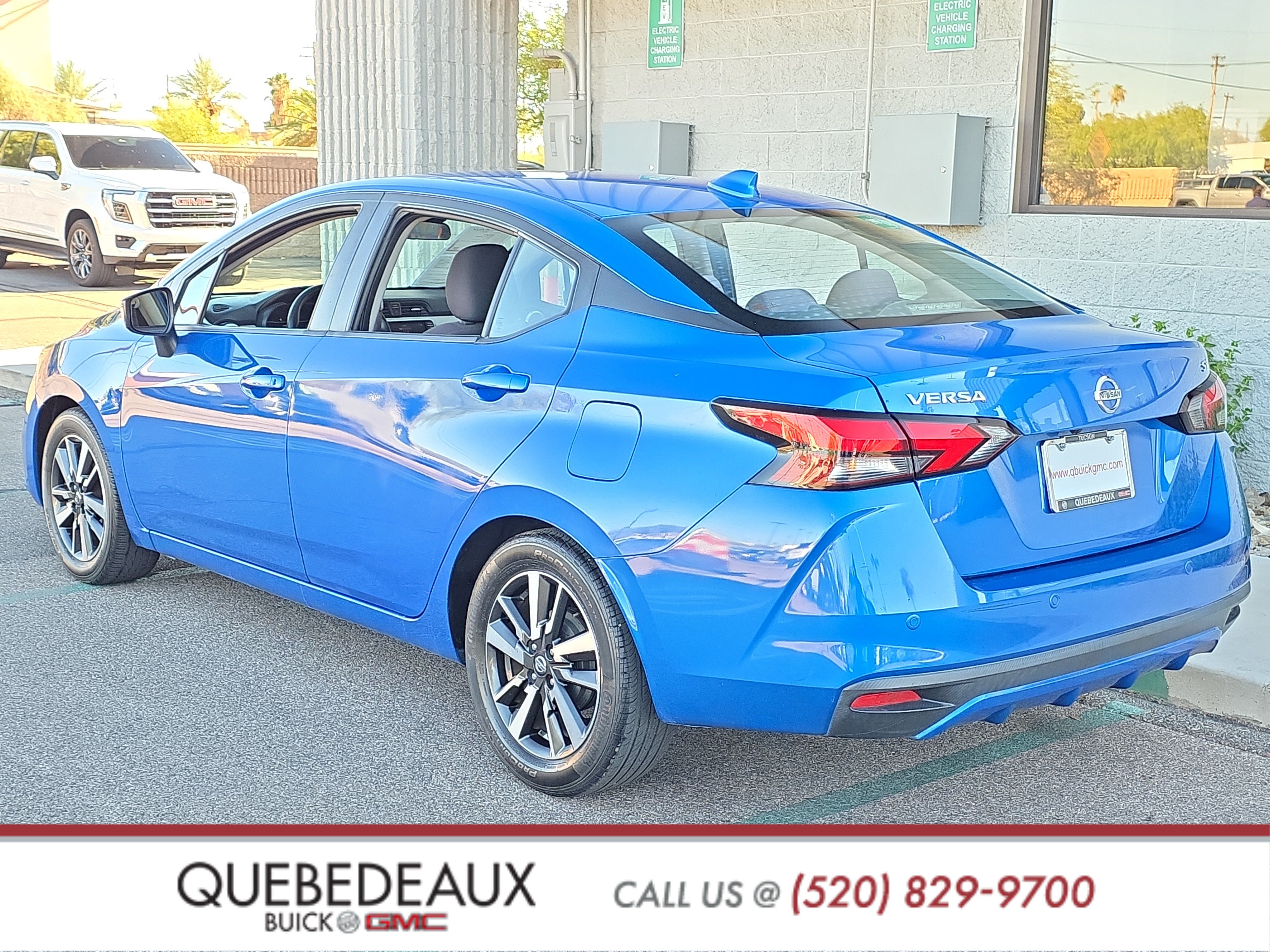 Used 2021 Nissan Versa SV FWD image 5