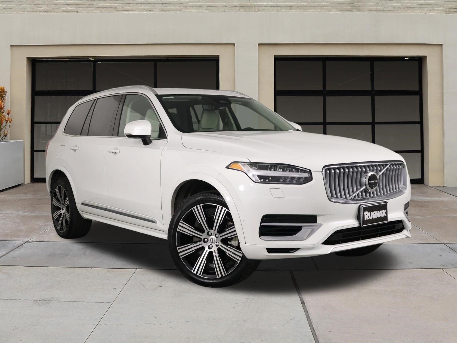 Certified 2025 Volvo XC90 T8 Plus w/ Protection Package Premier AWD/4WD image 34