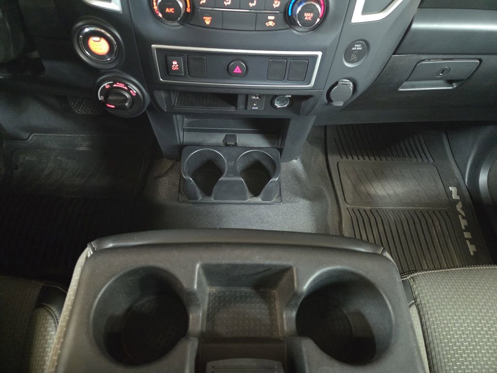 Used 2018 Nissan Titan S image 18