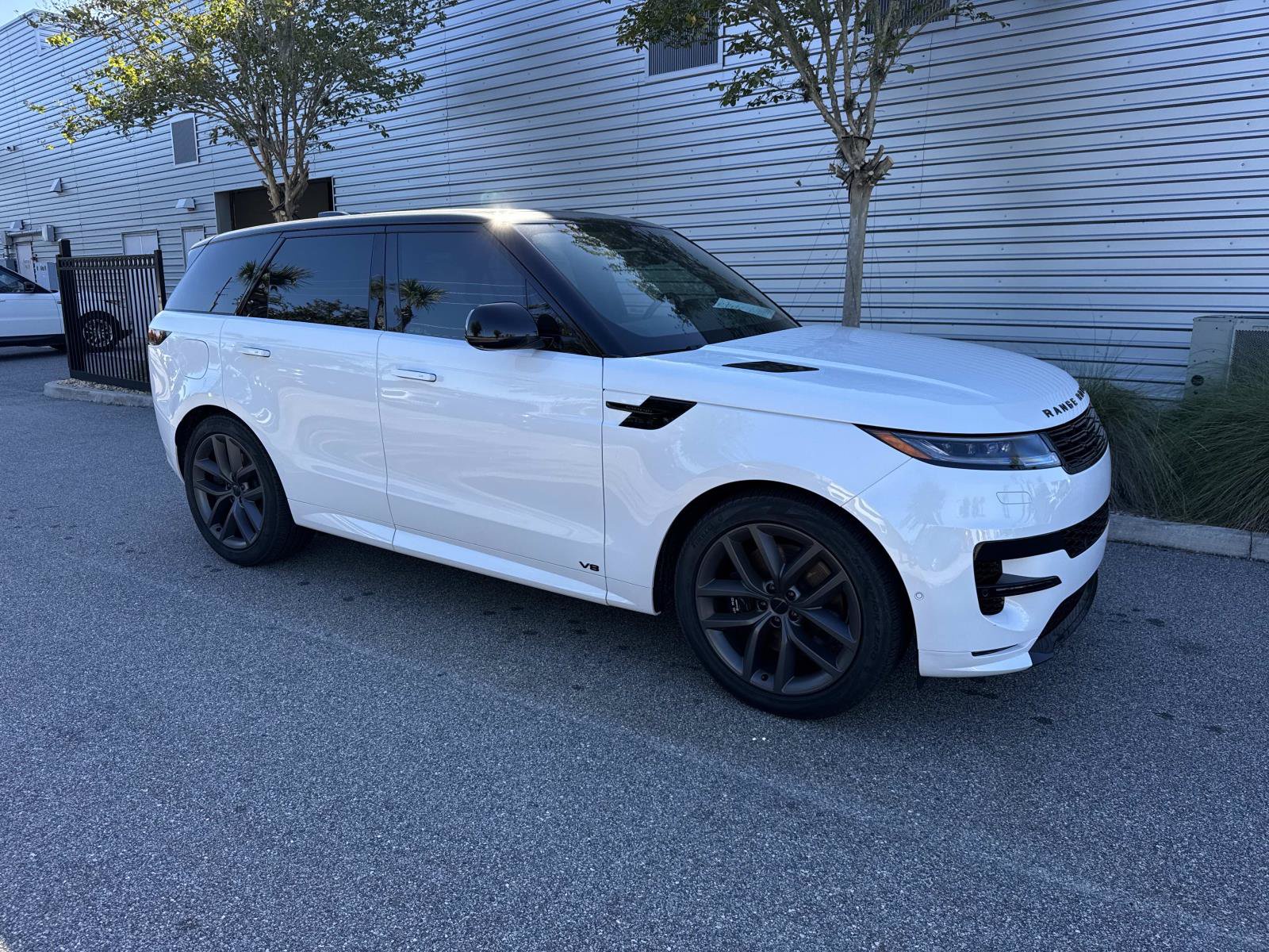 Certified 2026 Land Rover Range Rover Sport Autobiography AWD/4WD image 4