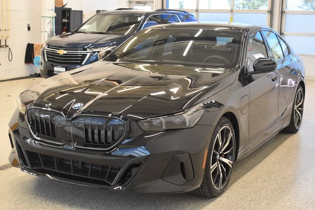 New 2027 BMW 550e xDrive w/ Executive Package AWD/4WD image 9