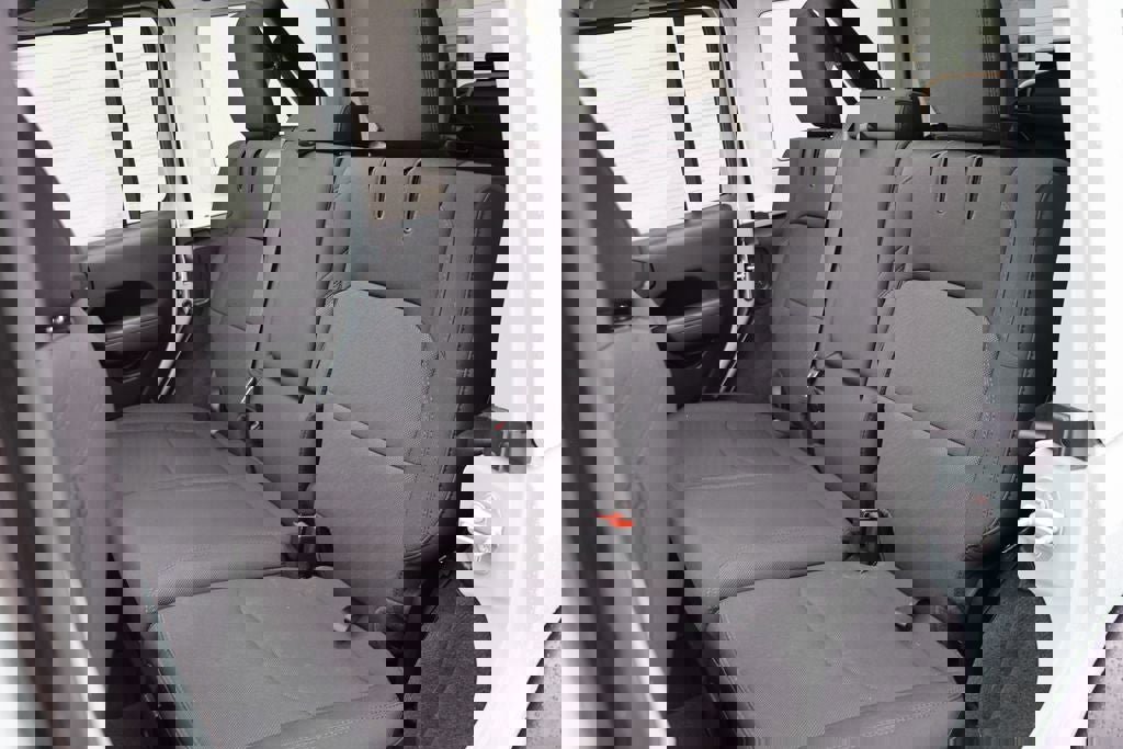 Used 2023 Jeep Wrangler Unlimited w/ Sun & Screen Package image 12