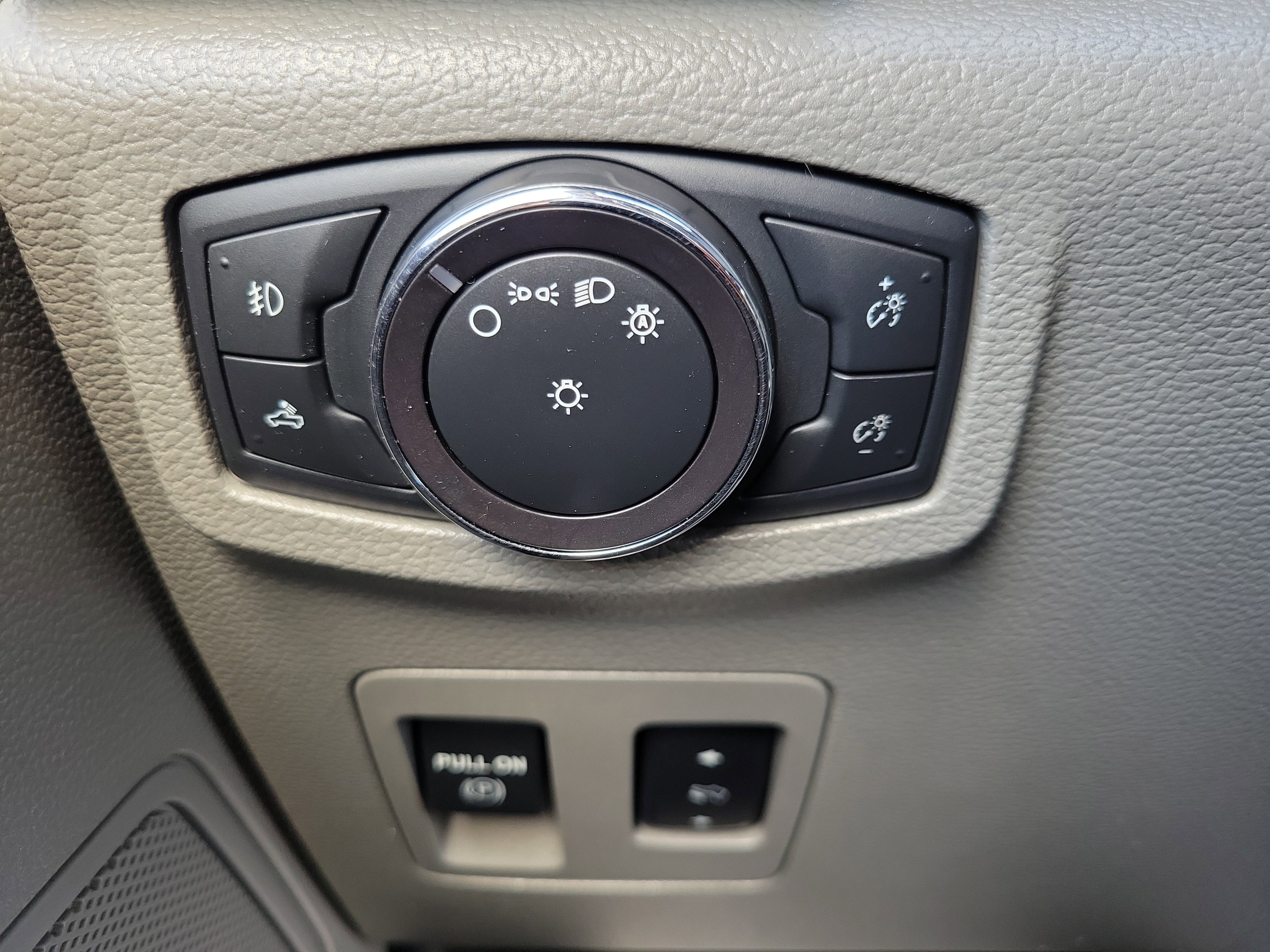 Used 2018 Ford F150 XLT w/ Equipment Group 302A Luxury AWD/4WD image 27