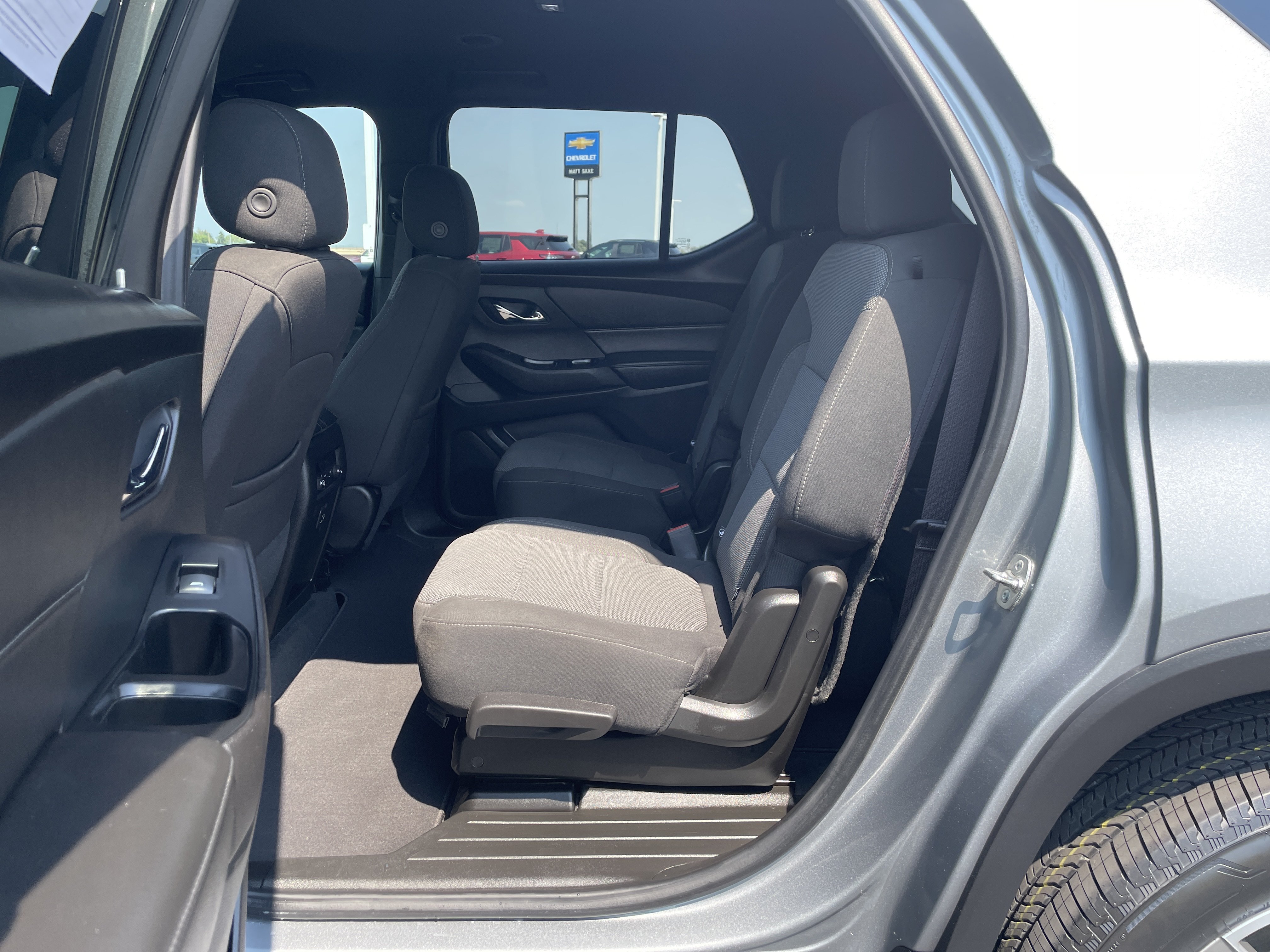 Used 2023 Chevrolet Traverse LT w/ Rear Camera Mirror Package AWD/4WD image 21