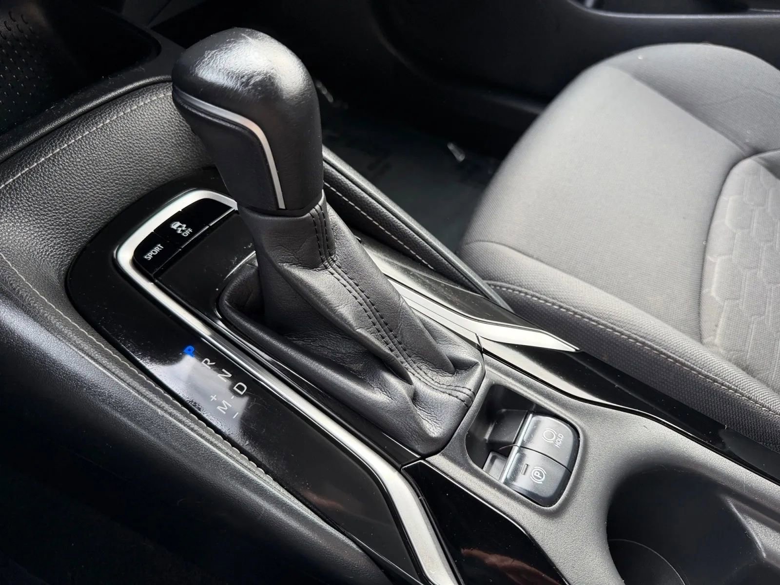 Used 2019 Toyota Corolla SE w/ Carpet Mat Package image 14