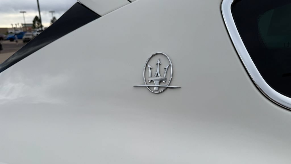 Used 2019 Maserati Levante GranLusso AWD/4WD image 11