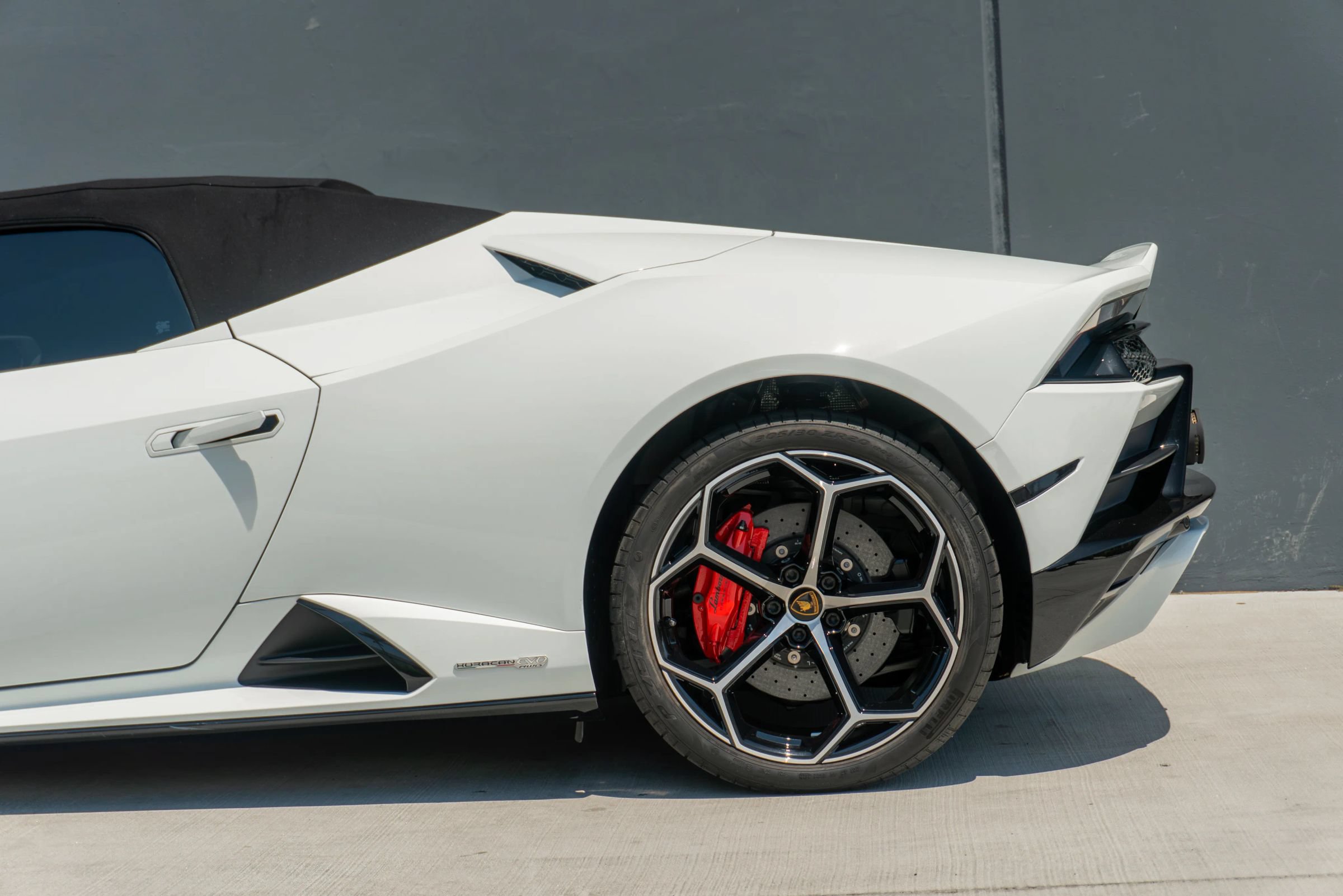 Used 2023 Lamborghini Huracan EVO RWD image 23