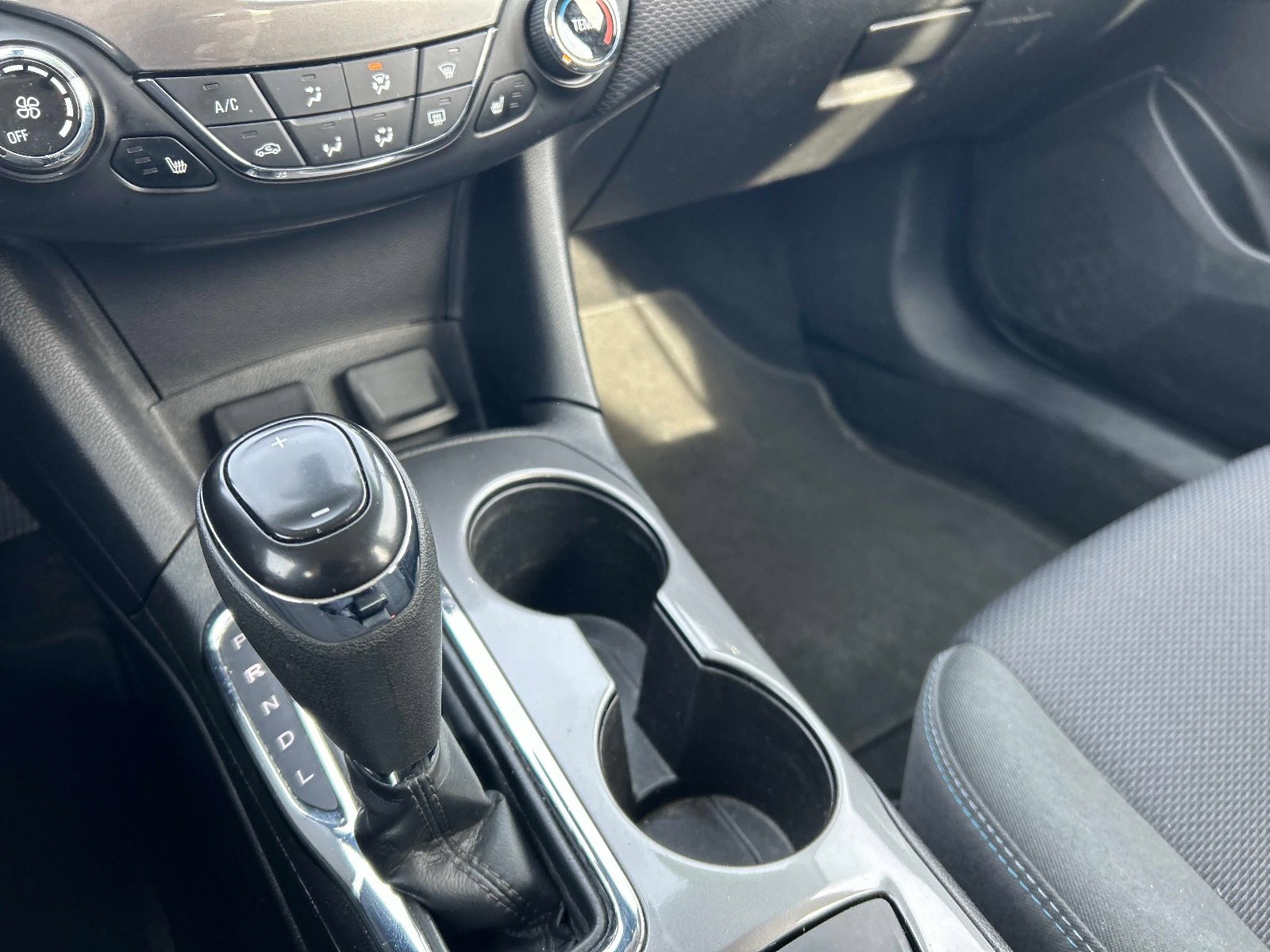 Used 2017 Chevrolet Cruze LT w/ Convenience Package image 30