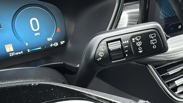 Certified 2023 Ford Escape Platinum w/ Class II Trailer Tow Package image 20