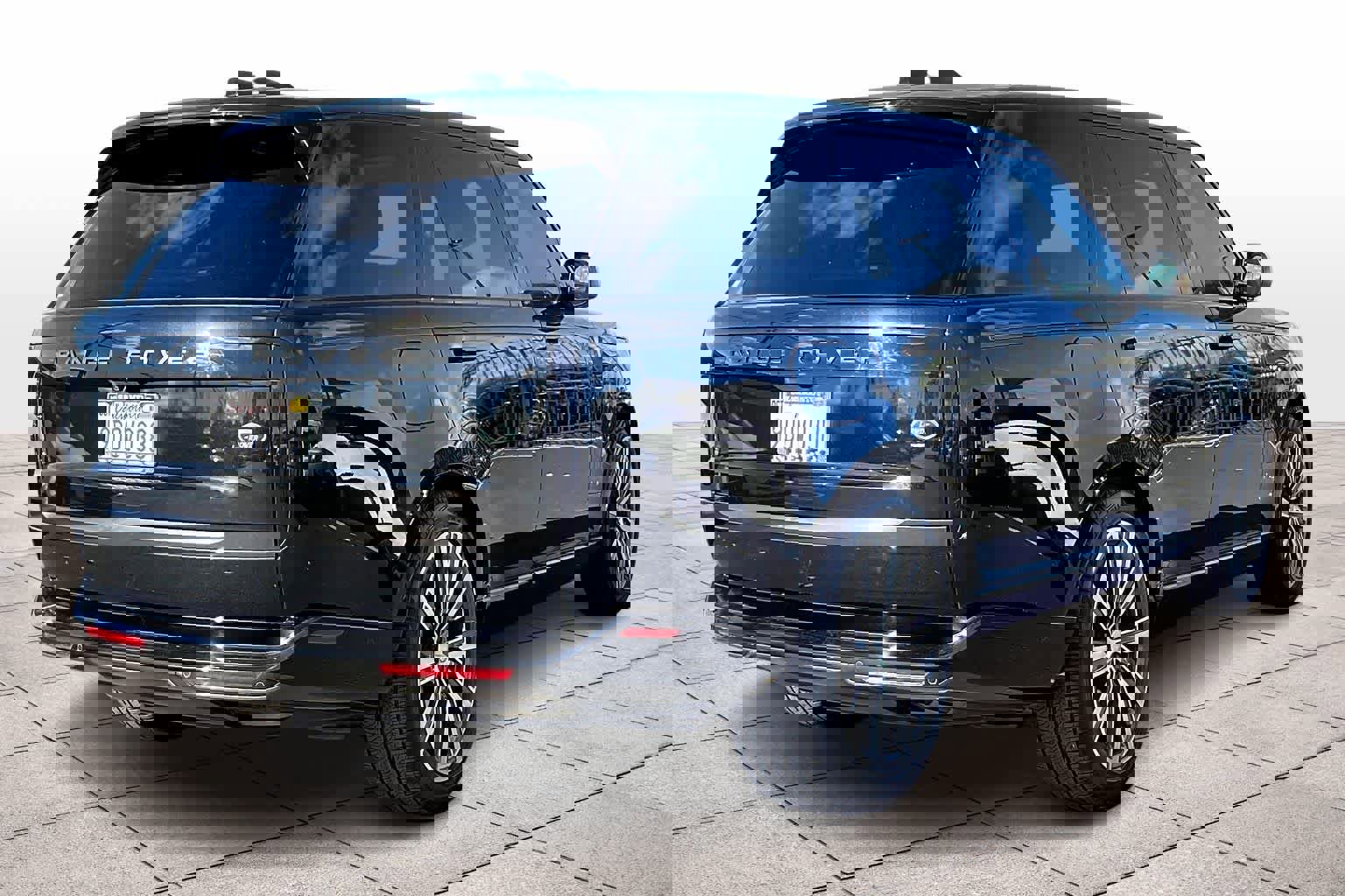 Used 2023 Land Rover Range Rover Long Wheelbase SE image 15