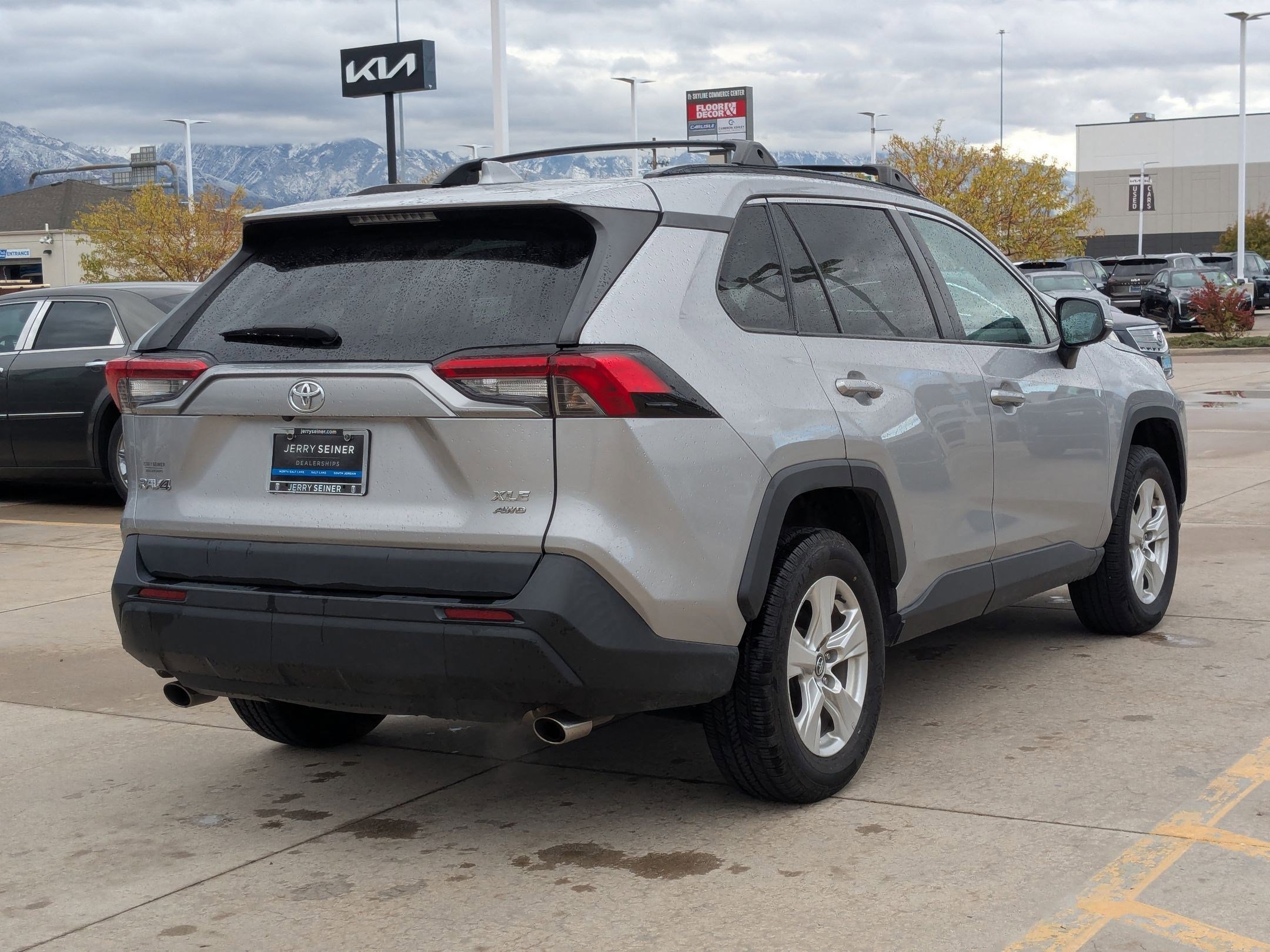 Used 2020 Toyota RAV4 XLE image 5