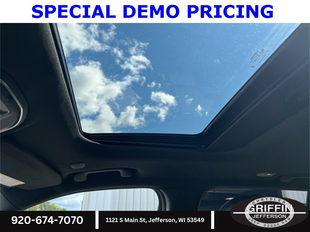 New 2025 Jeep Grand Cherokee Altitude image 27