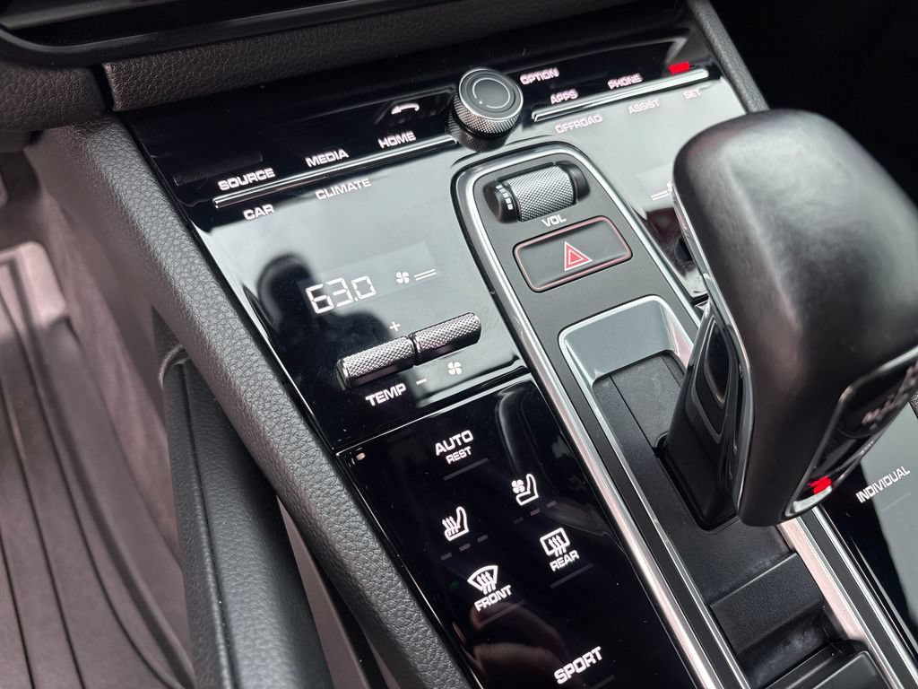 Used 2023 Porsche Cayenne Platinum Edition AWD/4WD image 22